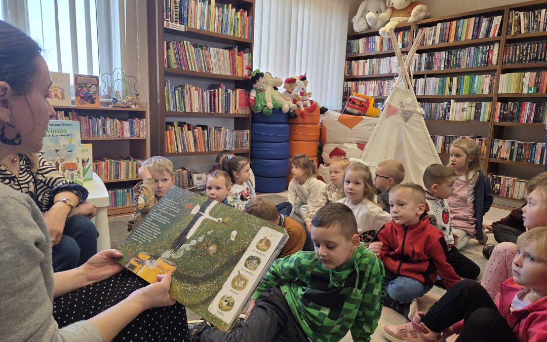 Wiosenna przygoda Motylków w bibliotece