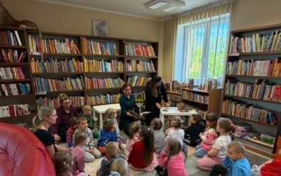 Grupa Pszczółki – Odwiedziny w Bibliotece