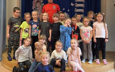 Ratownik medyczny w grupie Biedronki